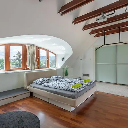 Penthouse With Free Parking And Free Bikes, Wellness 8 Min Walk Apartment Budapest