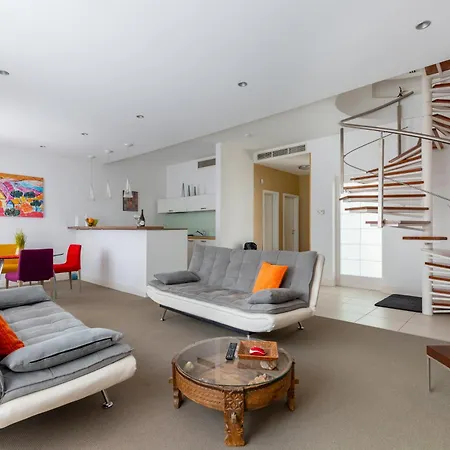 Penthouse With Free Parking And Free Bikes, Wellness 8 Min Walk Apartman