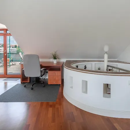 דירה Penthouse With Free Parking And Free Bikes, Wellness 8 Min Walk בודפשט