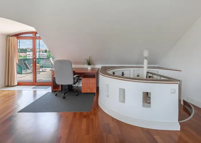 Апартаменты Penthouse With Free Parking And Free Bikes, Wellness 8 Min Walk Будапешт