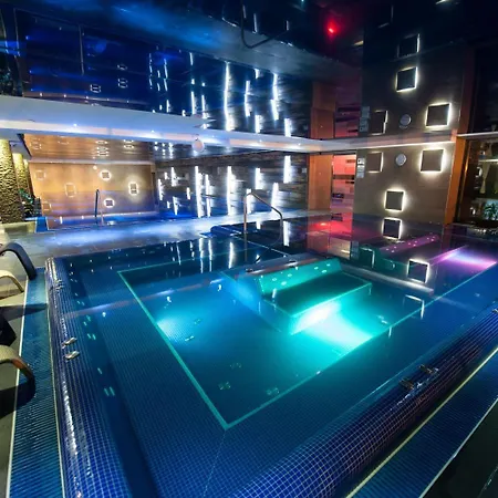 Penthouse With Free Parking And Free Bikes, Wellness 8 Min Walk Appartamento Budapest